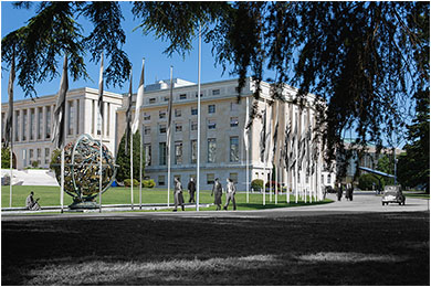 Le palais et les drapeaux des états membres - 1 Octobre 1951